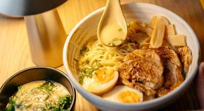 Kitört a ramenláz Budapesten – 4 új hely, ahol most mindenki kanalaz