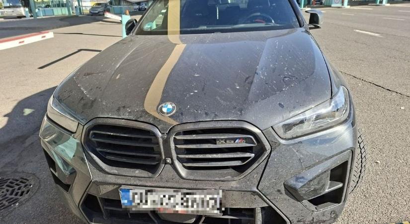 Hatalmas fogás a röszkei határon, több tízmilliós BMW-vel buktak le
