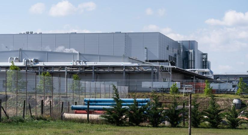 „Kóstolgatják” a szakszervezetet a gödi Samsungnál, de rohamosan bővül a létszám