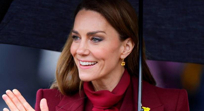 Katalin burgundi vörös szerelésben keltett feltűnést: gyönyörű volt a hercegné