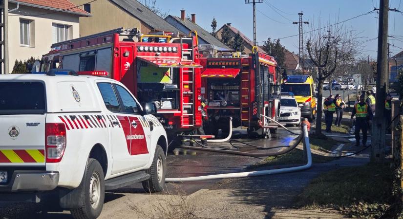 Kigyulladt egy roller Szombathelyen, hatalmas tűz lett belőle - helyszíni fotók