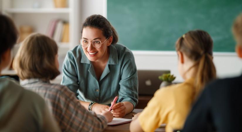 Márciusban vastagabb boríték jön: 150 ezer forintot kapnak a pedagógusok!