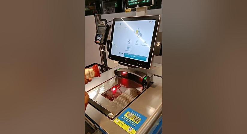 Kemény lépés a népszerű áruházlánctól: egyes vásárlóknak megtiltják az önkiszolgáló kasszák használatát