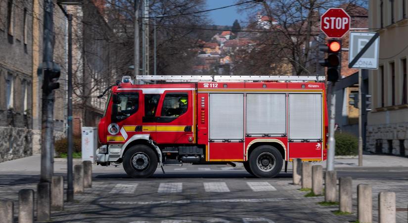 Villamos és autó ütközött a BAH-csomópontnál