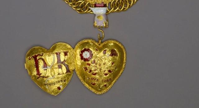 VIII. Henrik tragikus családi életét szimbolizálja a felfedezett medál