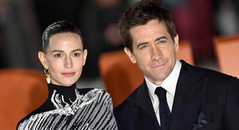 Ez elképesztő: Jake Gyllenhaal barátnője olyan pucérruhát viselt, amilyet még biztosan nem láttál!