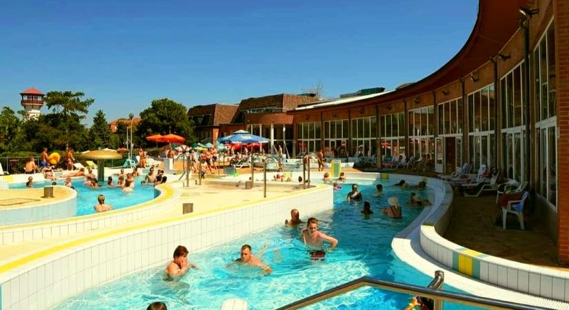 Hamarosan újra megnyithatják az élményfürdőt Gyopárosfürdőn