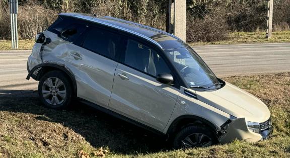 Busszal ütközött egy autó Tiszafüreden