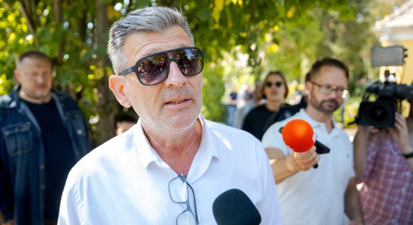 Kárász Róbert közös képet posztolt 3 hónapos kislányával