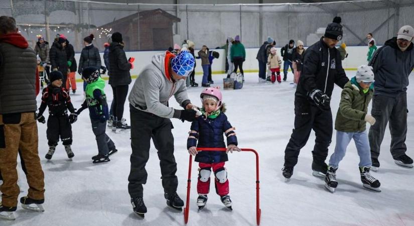 Farsangi őrület a jégen: kiderült, mivel készülnek szombat estére Szolnokon