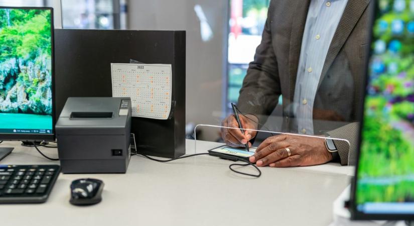 „A bankárok sem mondják meg, hogy hány pártnak kellene indulnia a választáson” – egy nagybank sem vonulna ki a magyar piacról