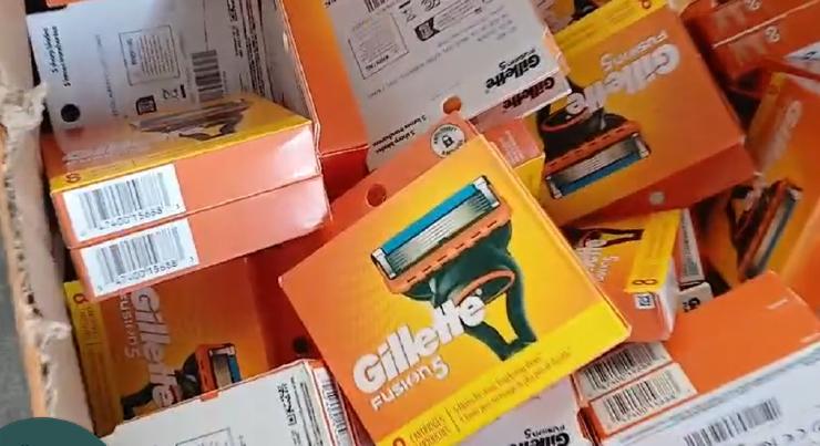 Hamis pengék és török cigi lapult a kamion rakománya között – videóval