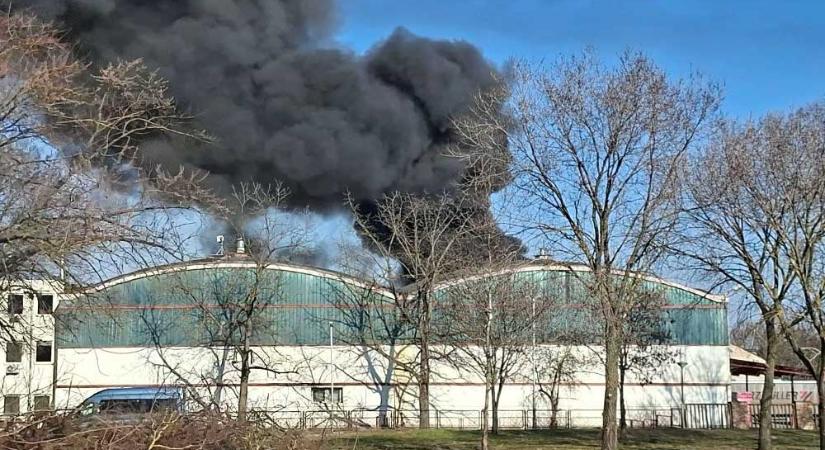 Óriási lángokkal ég a soroksári hulladákfeldolgozó – fotók, videó a cikkben