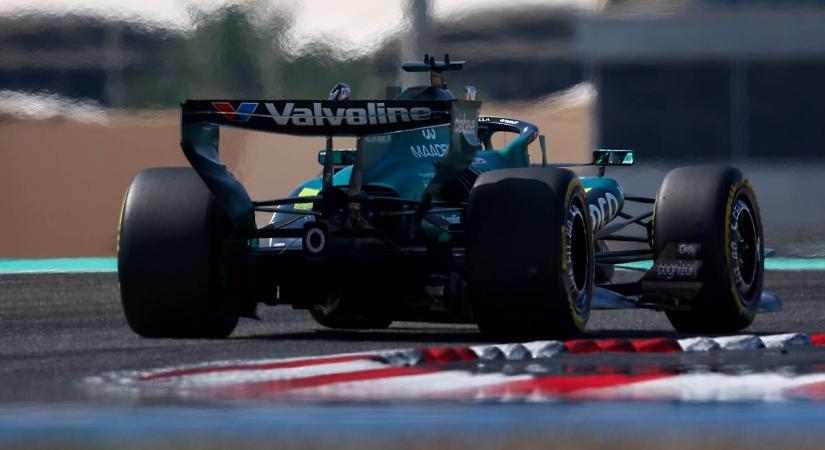 Beismerték, szétesik az autó Alonsóék alatt