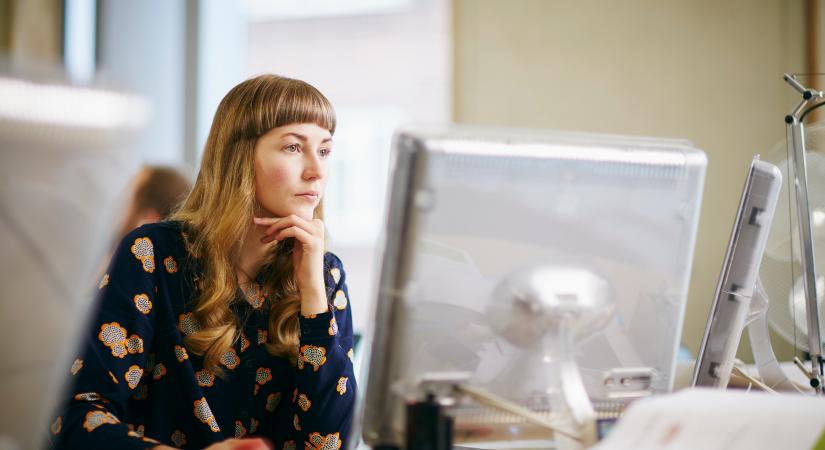 Ez a 3 dolog az íróasztalon a feng shui szerint blokkolhatja a karriered – pedig mindhárom hasznosnak tűnik