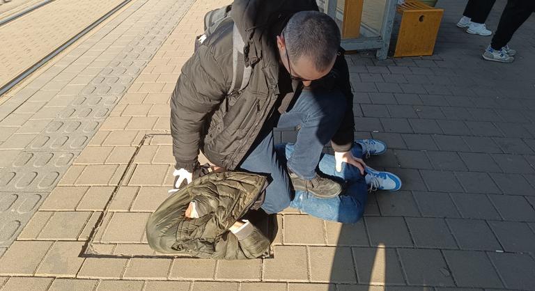 Járókelők és kollégánk teperte le az autós üldözés után a Népligetnél karambolozó bűnözőket