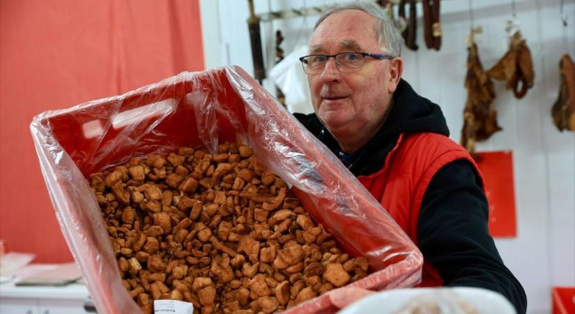 Majdnem aranyáron kapható, ám a piacon olcsóbb, mint az üzletekben a disznótoros finomság (galéria)