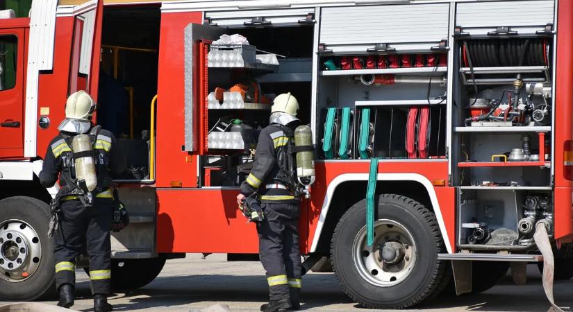 Óriási tűz és füst Budapesten, kilométerekről is látszik – képek, videó