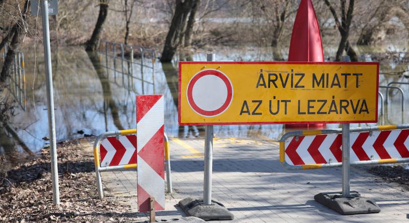 Itt a jelzett áradás a Dunán: Budapest így szab gátat neki