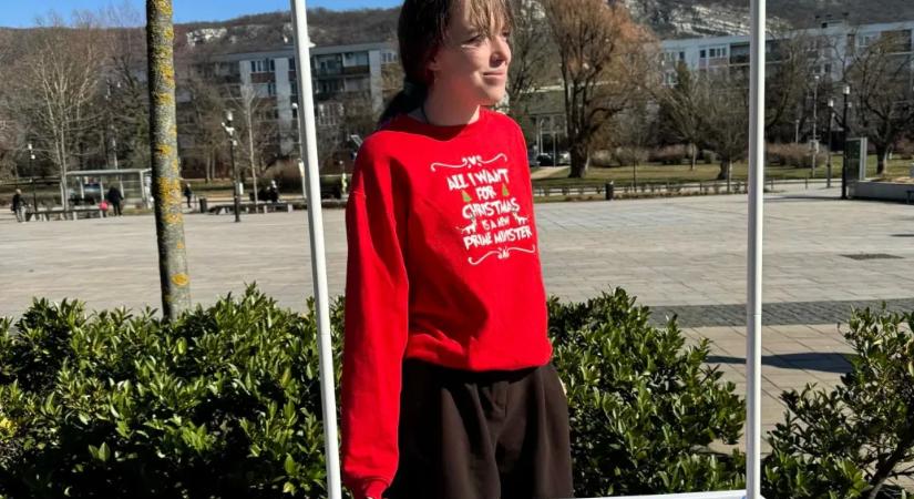 Kést fogtak Tatabányán egy kutyapártos jelöltre