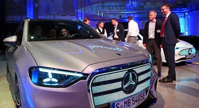 Ezerrel veszik a Mercedes-Benz új elektromos autóit, már fél évre nyúlt a várakozási idő