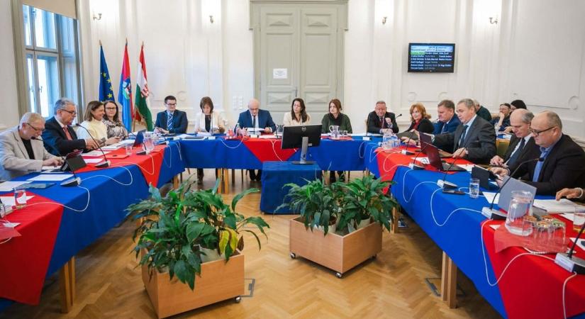 Képviselő-testületi ülés: döntések és viták Pápán