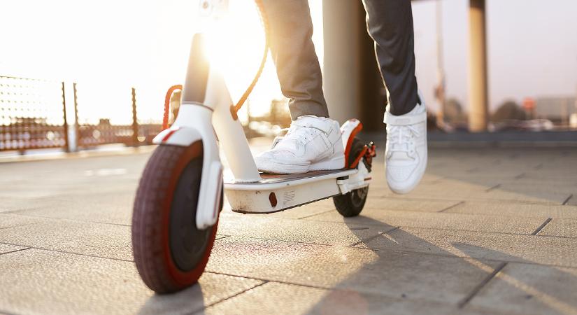 Hatalmas tüzet okozott egy elektromos roller Szombathelyen