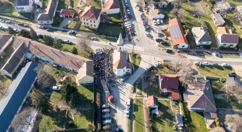 Deák Dániel: Magyar Péter országjárásának újabb kudarca Uraiújfaluban