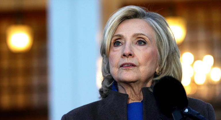 Megszakították Hillary Clinton meghallgatását az Epstein-ügyben, váratlan fotó került nyilvánosságra róla