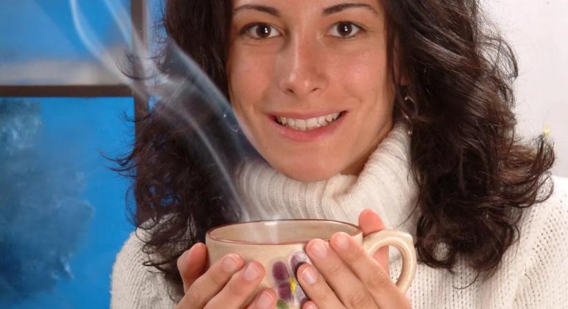 Valóban jót tesz a beleknek, ha forró vizet iszunk reggel?