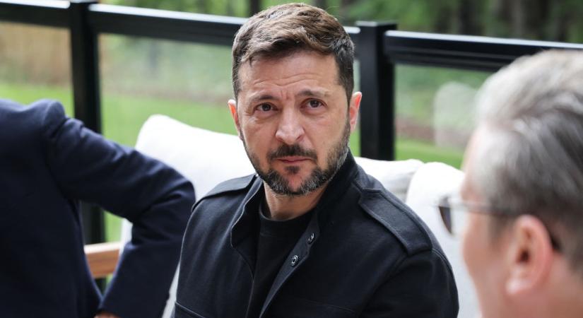 Zelenszkij közölte: „nem győznek és nem is vesztenek” az oroszok ellen