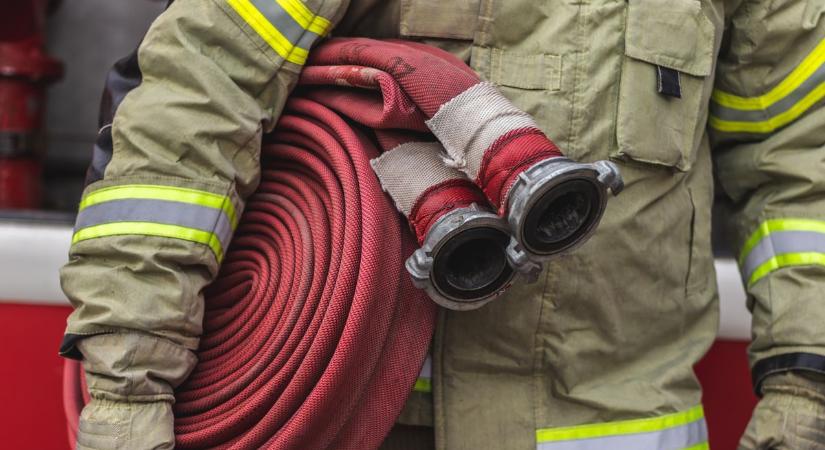 Füst és gyors beavatkozás: fahulladék égett Kecskéstelepen