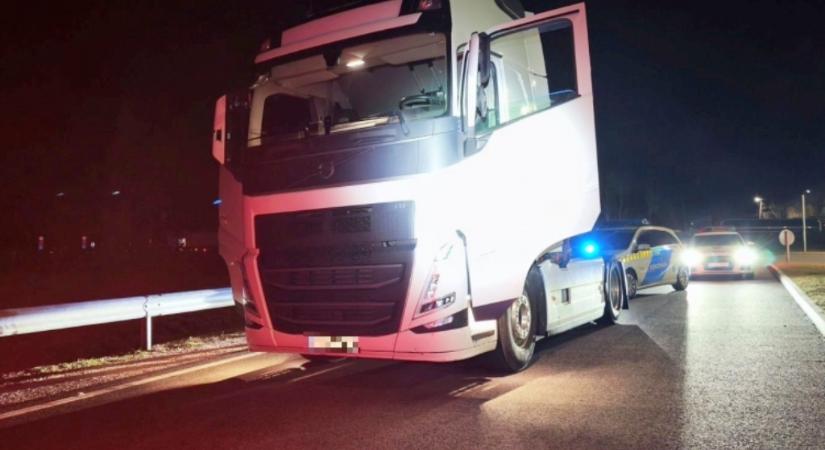 Lefoglalták a körözött nyerges vontatót