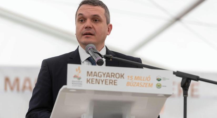 900 ezres bírságot kell fizetnie egy fideszes jelöltnek, mert egy hajdúböszörményi iskolában tartott Lázárinfón kampányolt