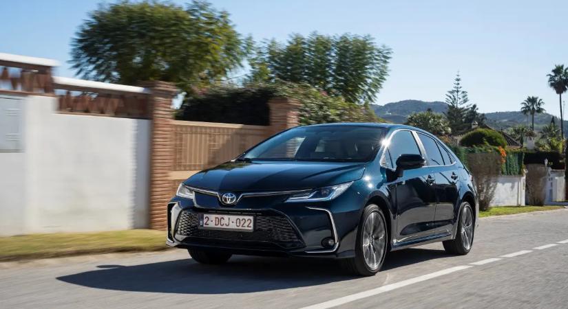 Ezek a Toyoták bizonyítják, van igény a hibrid autókra!
