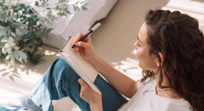 Helyesírás-kvíz: egybe vagy külön? – 10 szókapcsolat, amin még a profik is elgondolkodnak