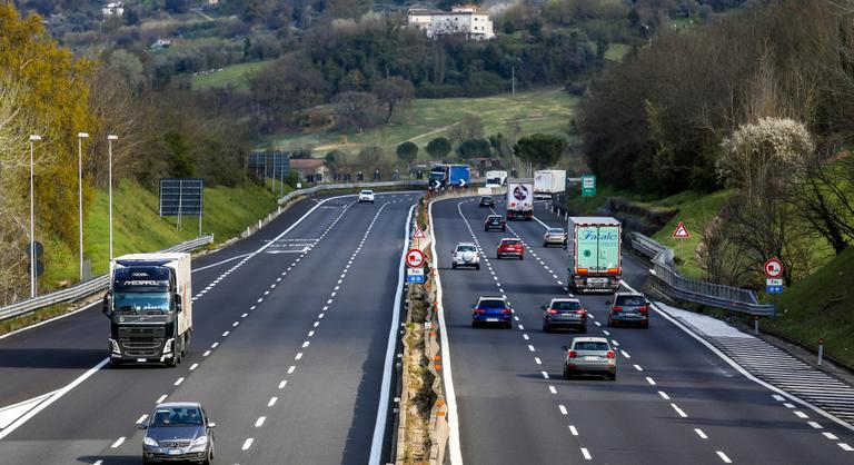 Alkoholzárat vezet be Olaszország, így csökkentenék az ittas sofőrök számát az utakon