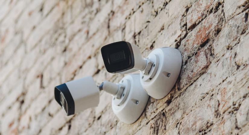 Hat ponton tizenegy új kamera figyeli a város utcáit