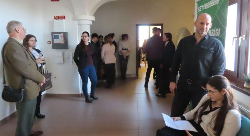 Mulard kacsáktól a lókupecek praktikájáig: meglepő témák a diákkonferencián