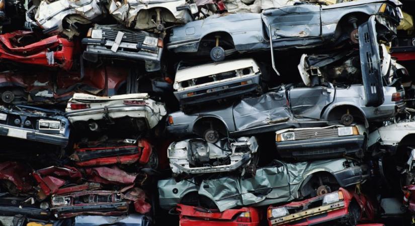 Autóban zúztak halálra egy férfit egy müncheni roncstelepen