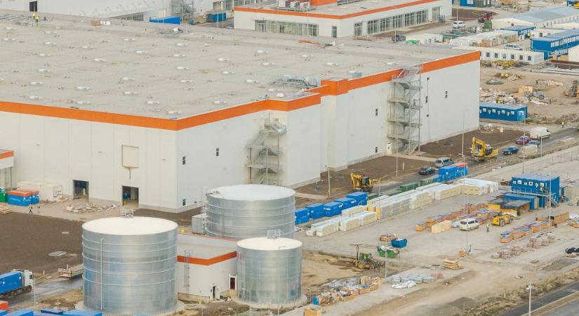 „Coming soon Debrecen” feliratú kép jelent meg a CATL gyárról egy tiszás képviselőjelölt oldalán