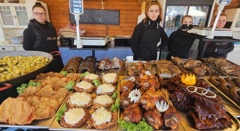Zsírban tocsog a Dunakapu tér: megkezdődött a Csülökparádé pénteken – fotógalériák