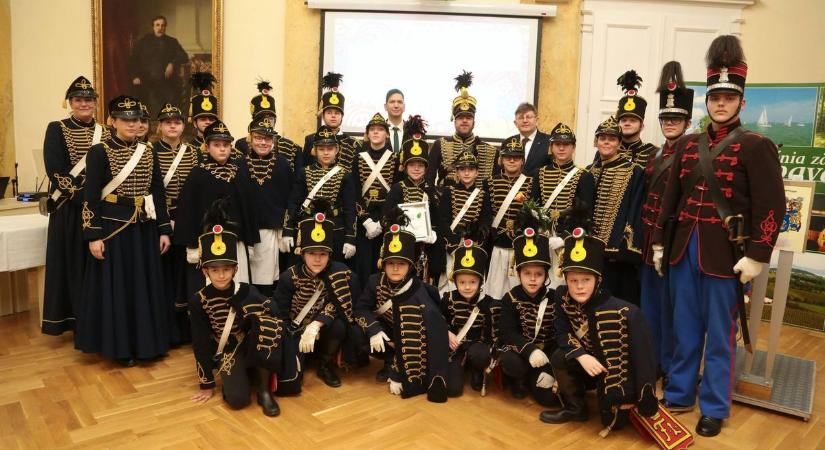 Somogyi Értékdíjat kapott a fonyódi Gyermekhuszár és Tüzér Bandérium