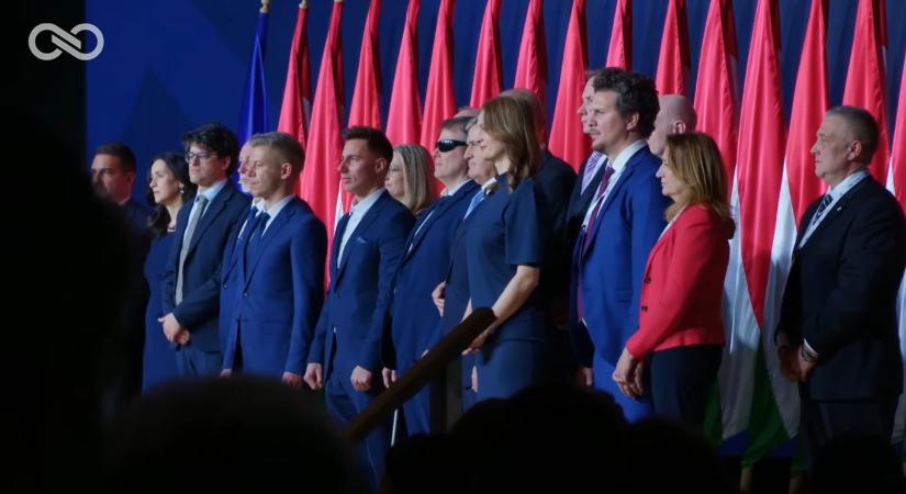 Megdöbbentő fotó került elő a Tisza Párt leghíresebb jelöltjéről, Menczer Tamás buktatta le