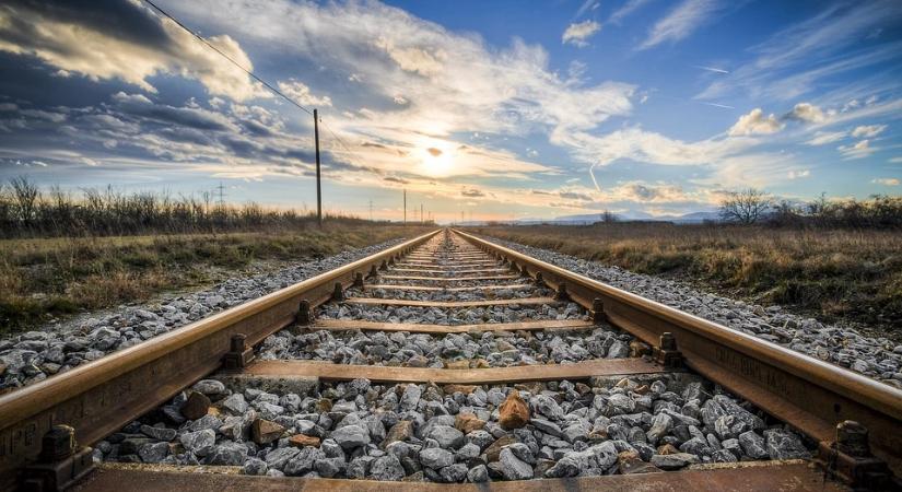 Szijjártó Péter: Jönnek az ultramodern kínai motorvonatok