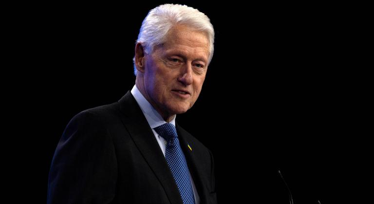 Dühös nyilatkozattal kezdte Bill Clinton a vallomását Epsteinről