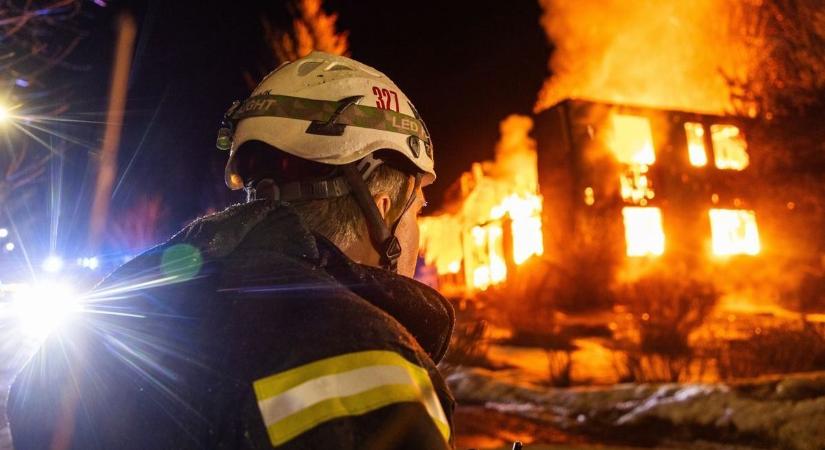 Lángra kapott egy családi ház Karácsondon