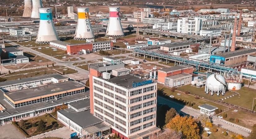 Románia teljes sokkban: egyszerre 1200 embert rúg ki a legnagyobb vegyipari gyár, kiborult a kormányra – nem bírja már fizetni az energiát