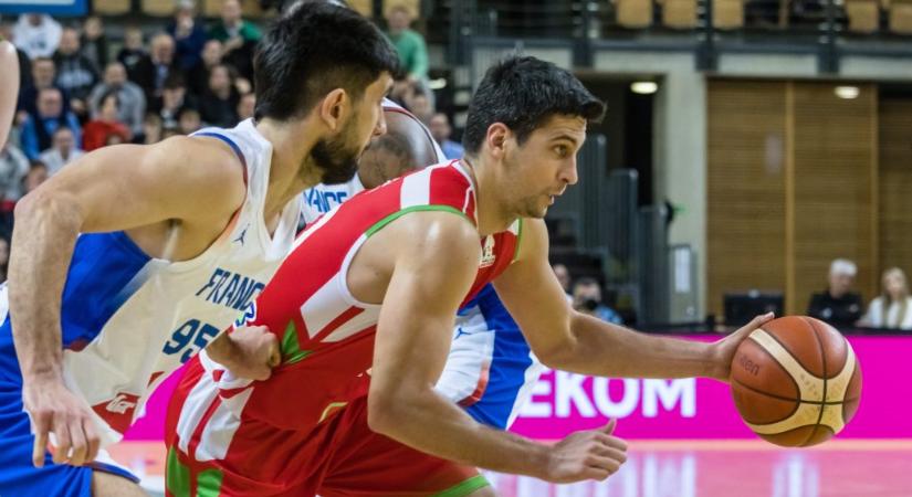 Visszaküzdötte magát a magyar kosárlabda-válogatott az vb-selejtezőbe, két másodperccel a vége előtt kapott ki