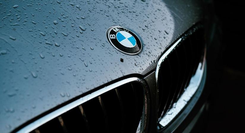 Ez nagyon nem hiányzott, óriási a baj a BMW-nél: több százezer autót hívnak vissza a tulajdonosoktól, ezek az érintett modellek – a semmiből gyulladhatnak ki